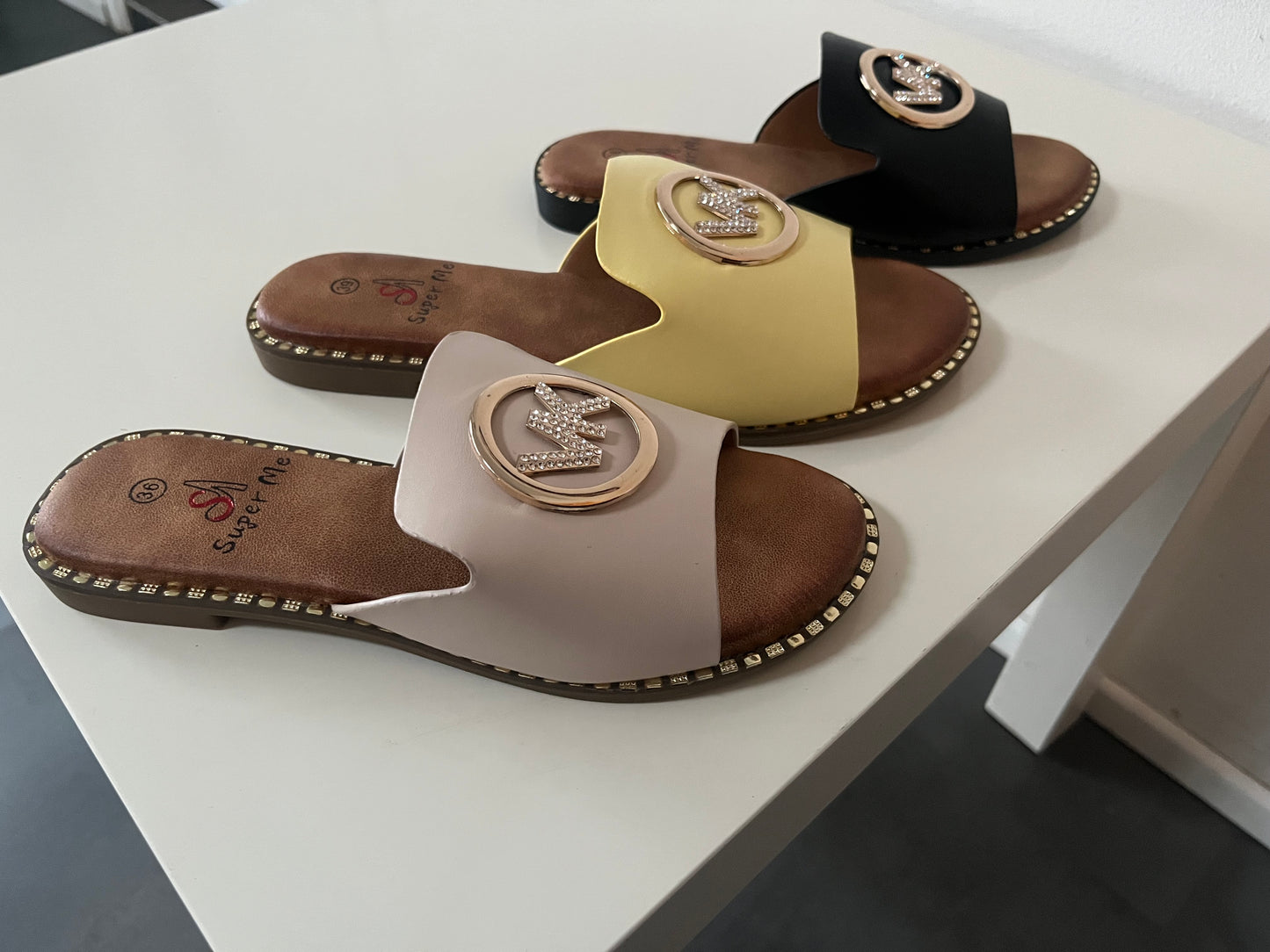 Vera slippers zwart