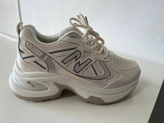 Nova sneakers