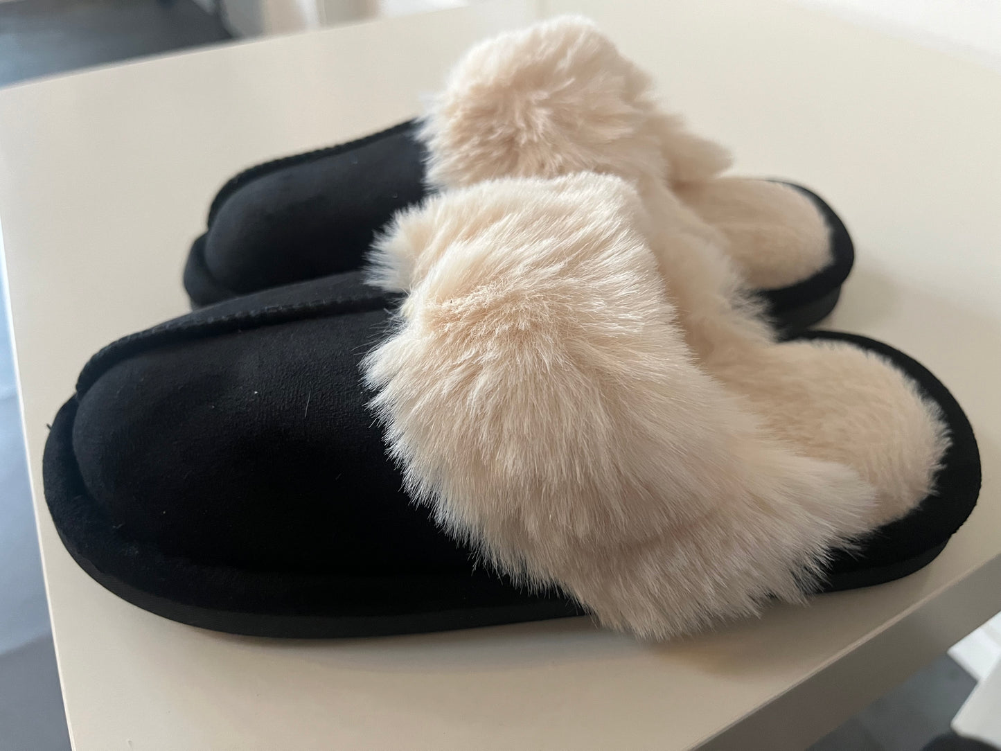 Mini pantoffels zwart