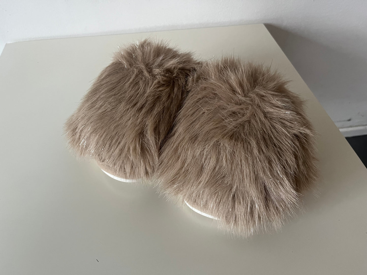 Fluffy pantoffels taupe
