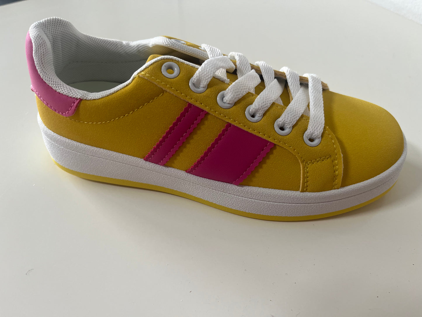 Adias sneakers geel